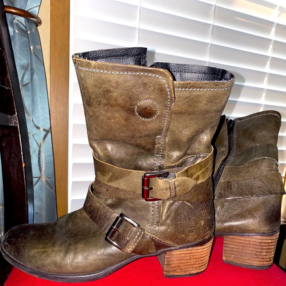 Lotus Boots